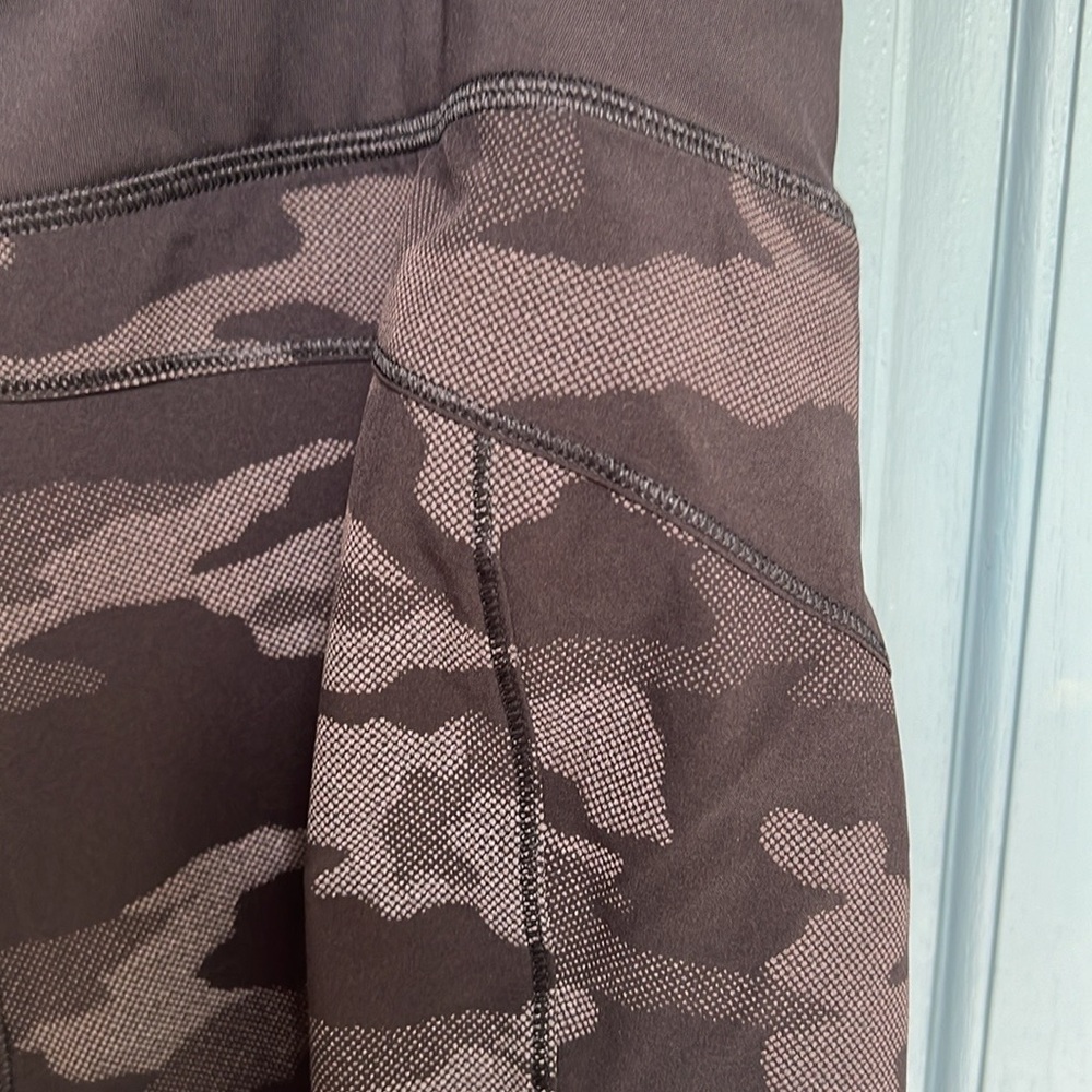 Athleta Run With It Reflective Printed 3.5” Short - Picture 10 of 12